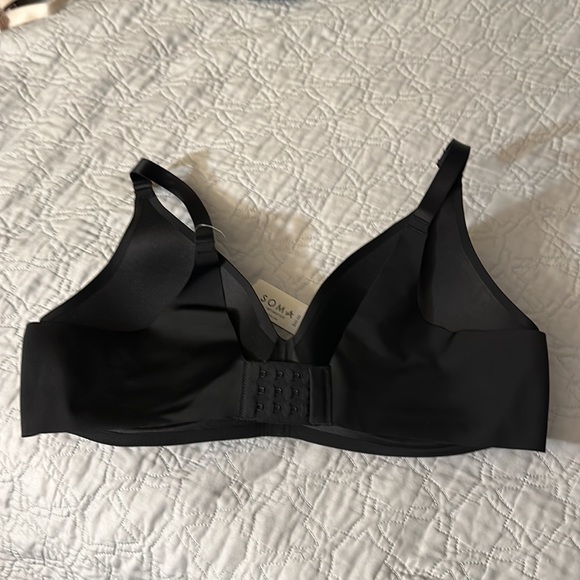 SOMA Vanishing 360 Perfect Coverage Wireless Bra black 40B NWT - Picture 2 of 6